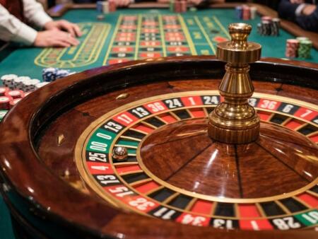 Den komplette guiden til amerikansk roulette: Regler, odds og strategier